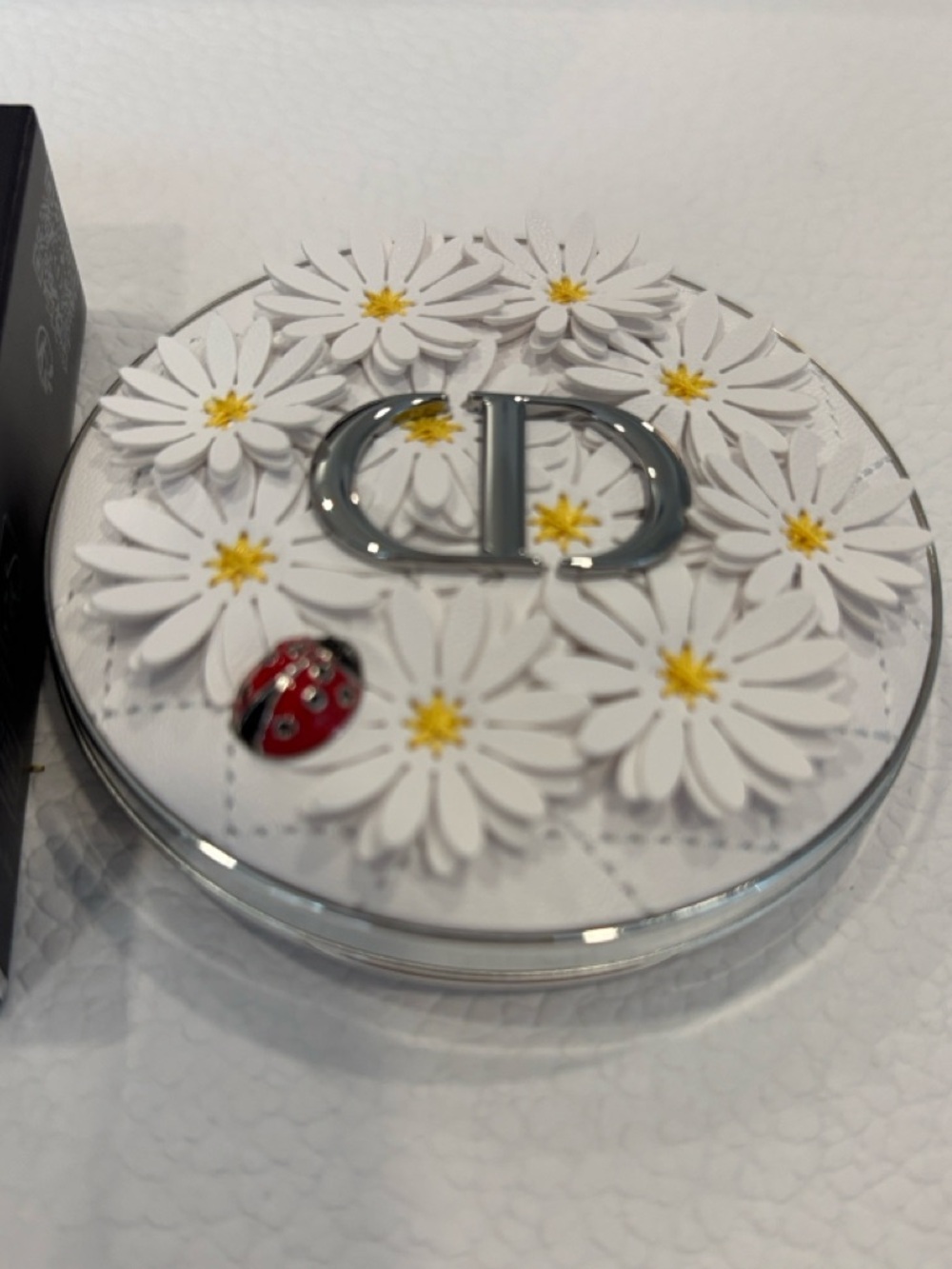 Brand new - Dior Forever Glow Luminizer Highlighter Daisy Ladybug Compact - Picture 5 of 11